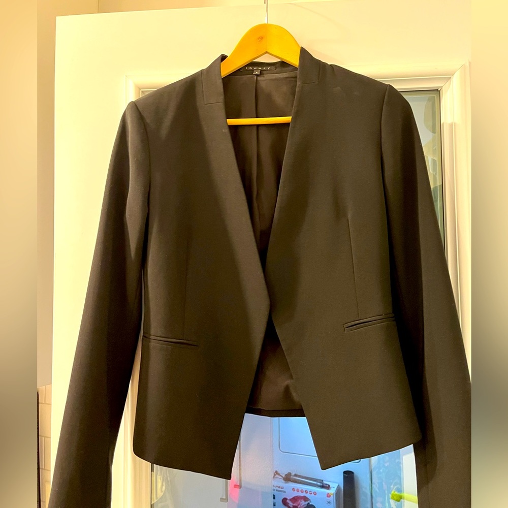 Black Theory blazer, size 6, excellent condition.